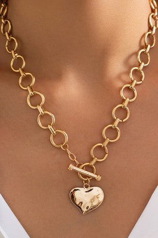 NOTABLE HAMMERED HEART NECKLACE