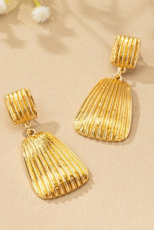 SHELL TEXTURED DROP EARRINGS