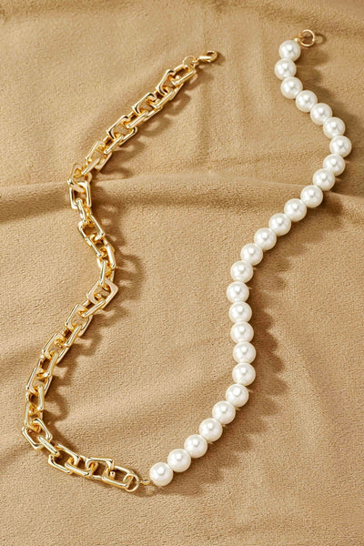 ASSYMETRIC PEARL AND CHAIN NECKLACE