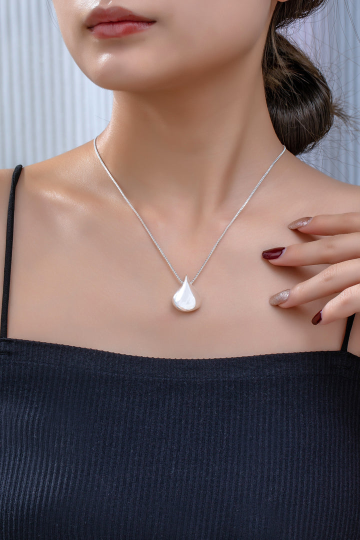 PUFFY TEARDROP NECKLACE