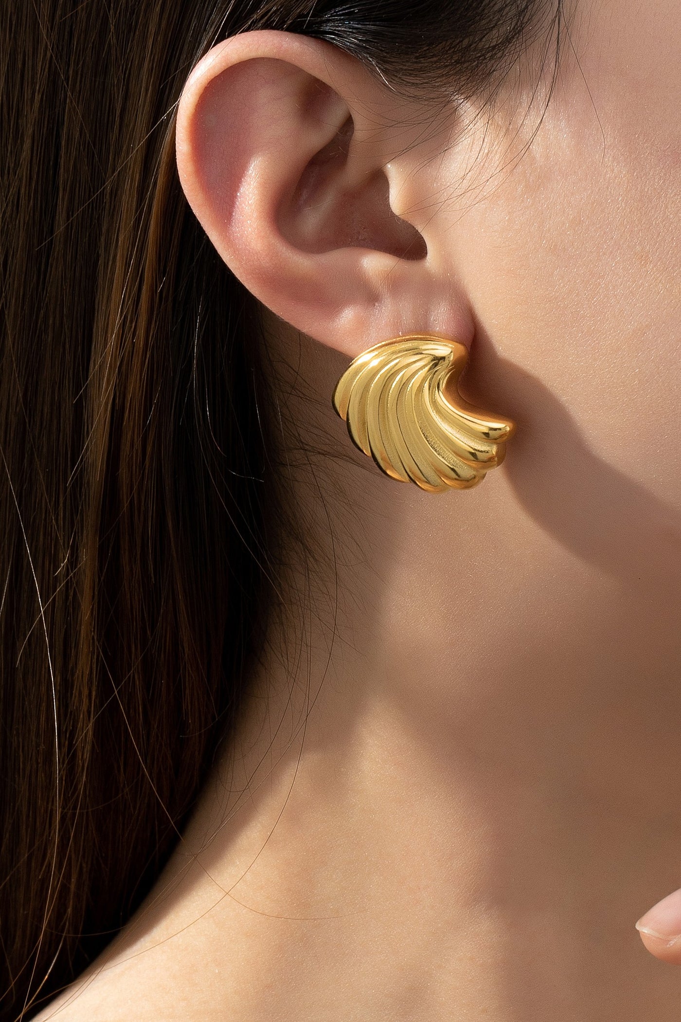 CLAM SHELL EARRINGS