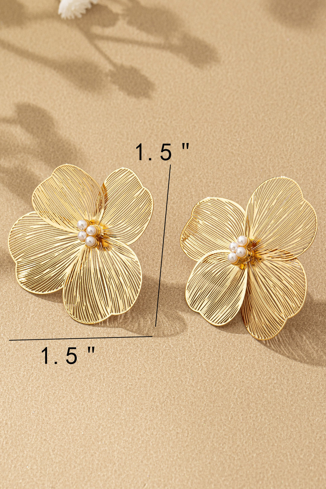 BRASS FLOWER STUD EARRINGS