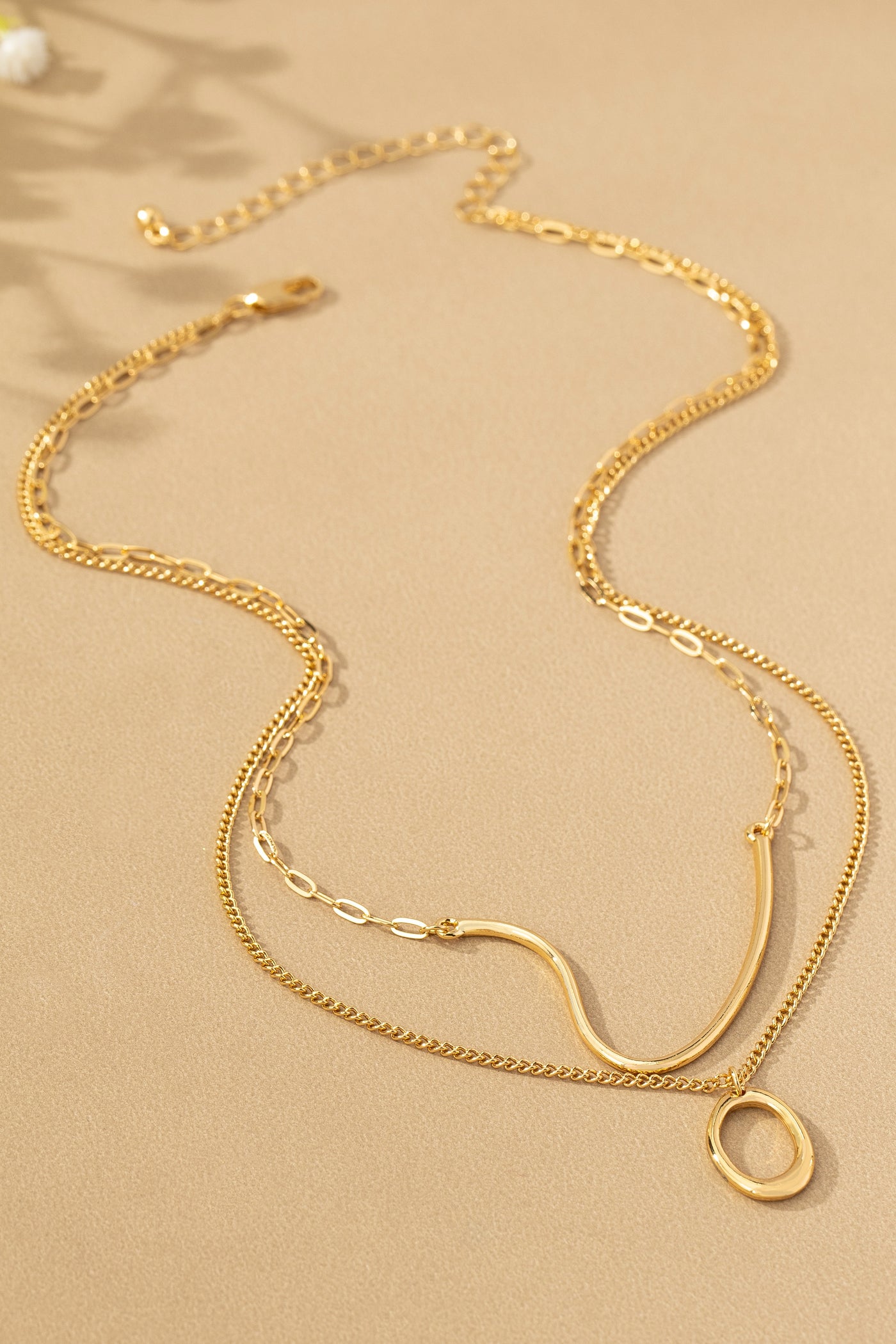 MODERN MINIMAL GOLD NECKLACE