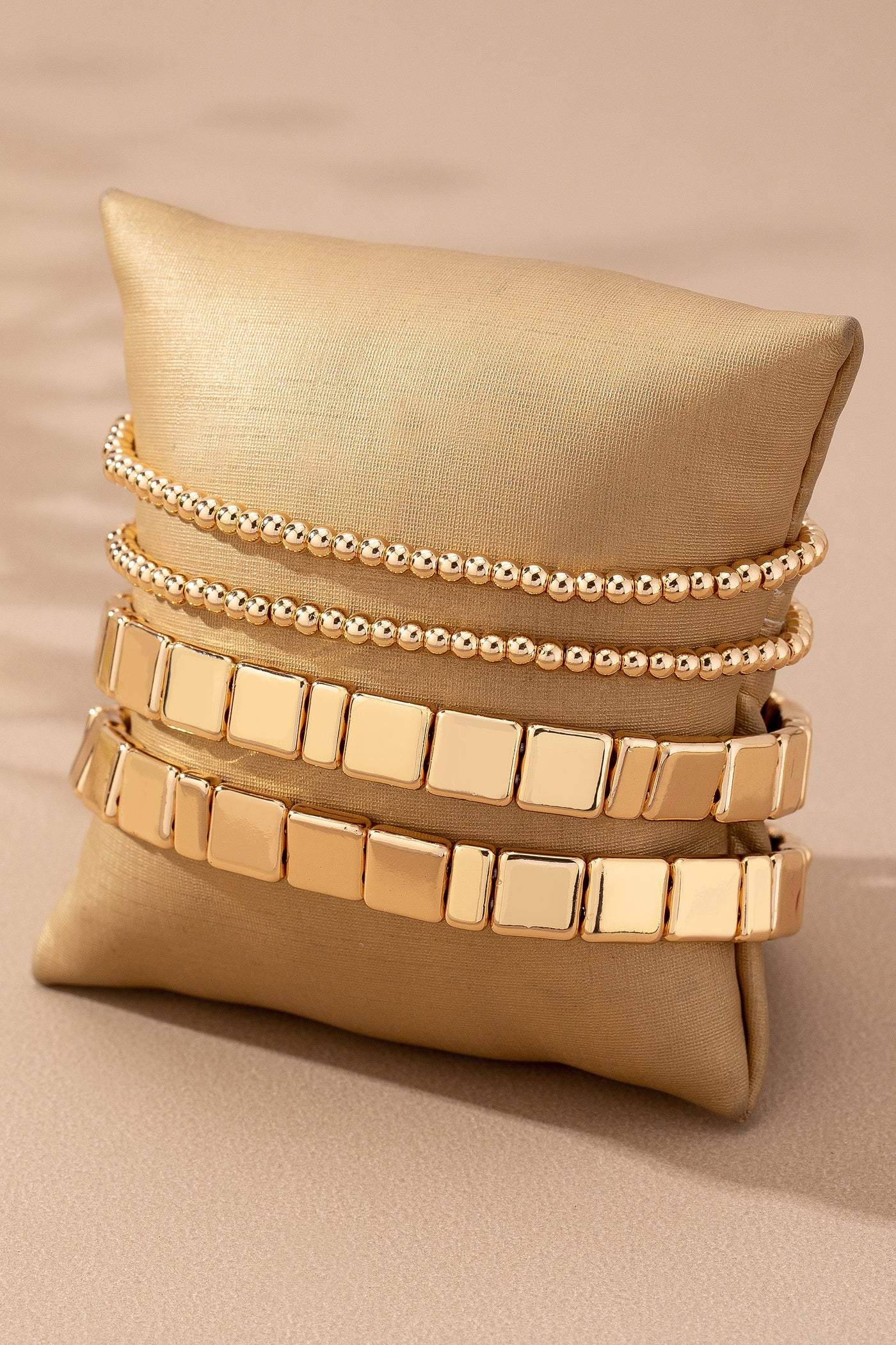 GEOMETRIC BEADED BRACELET SET