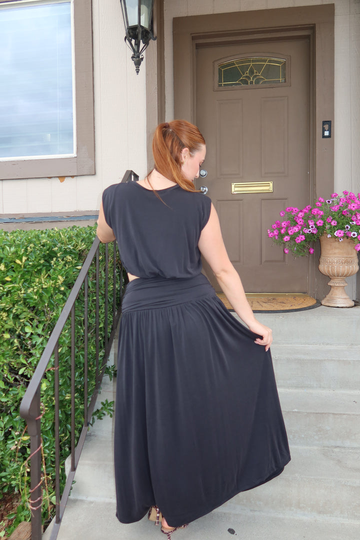 The Elaia Ruched Waist Maxi Skirt — Black