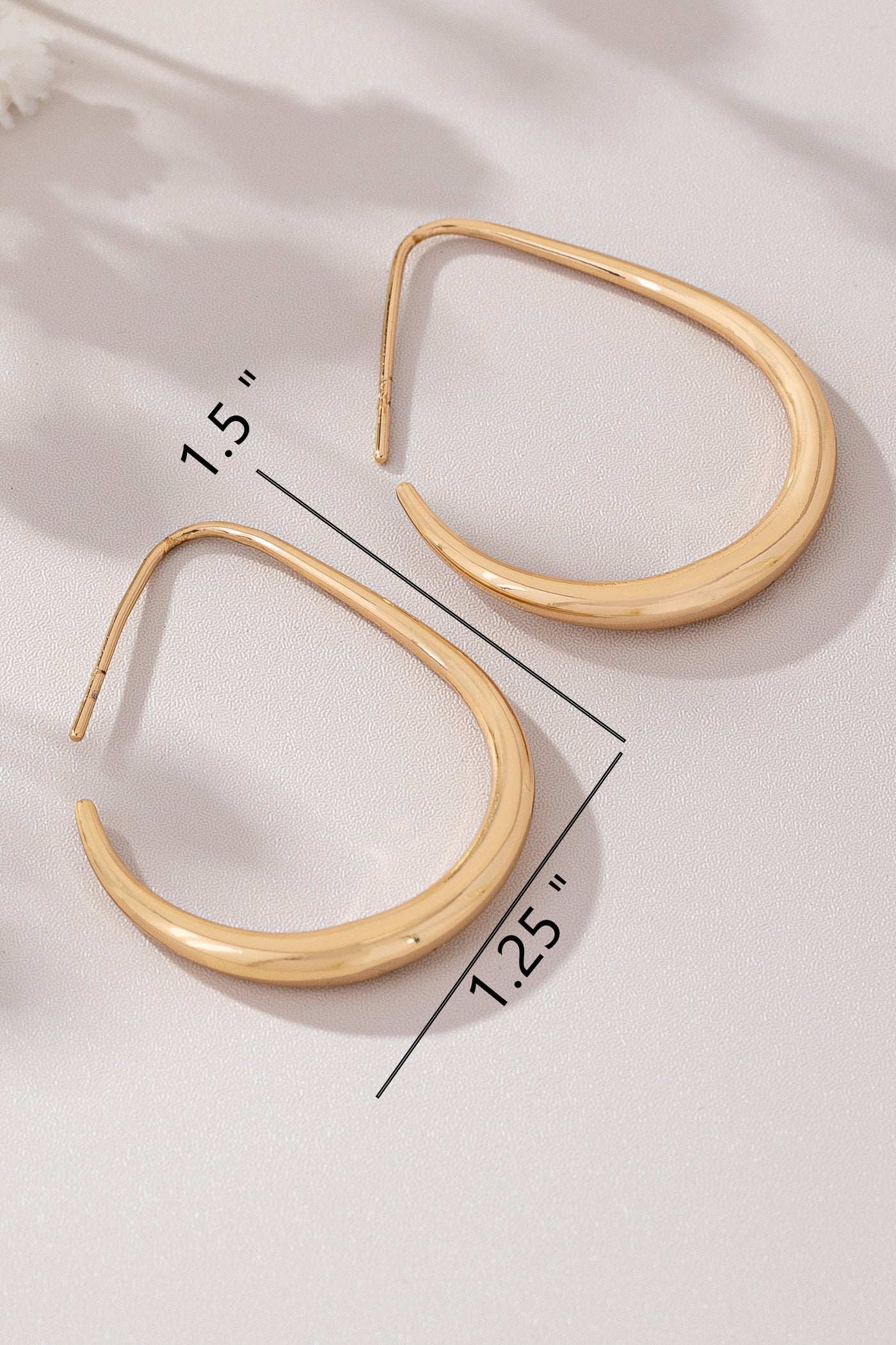 SLEEK TEARDROP HOOP EARRING