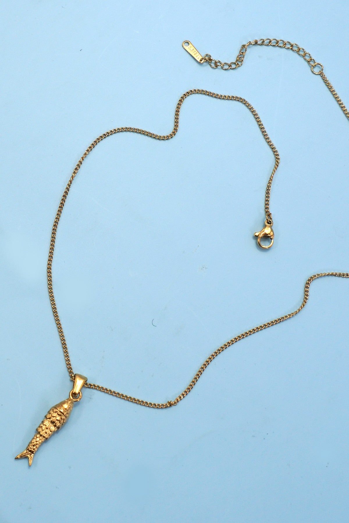 18K TANRISH FREE FISH NECKLACE