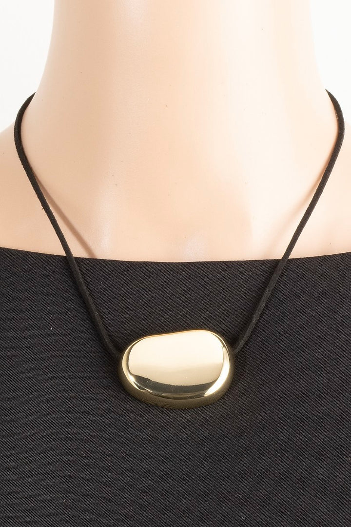 OVAL PENDANT NECKLACE
