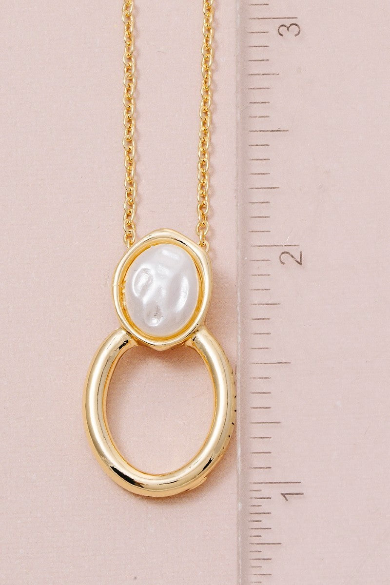 LUNA PEARL OVAL HOOP PENDANT NECKLACE