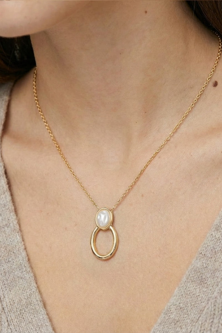 LUNA PEARL OVAL HOOP PENDANT NECKLACE