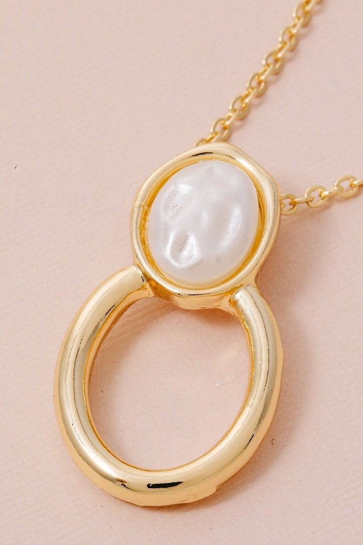 LUNA PEARL OVAL HOOP PENDANT NECKLACE