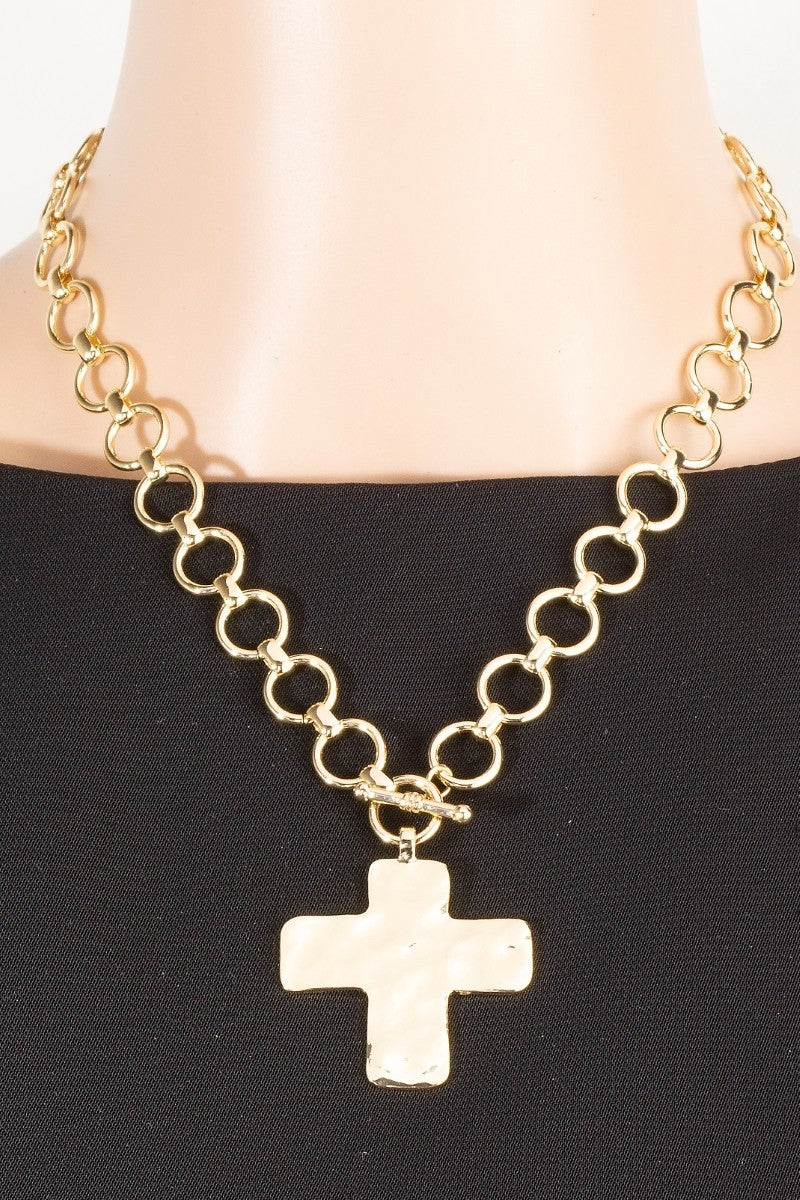 HAMMERED CROSS PENDANT TOGGLE