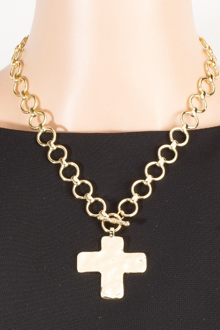 HAMMERED CROSS PENDANT TOGGLE
