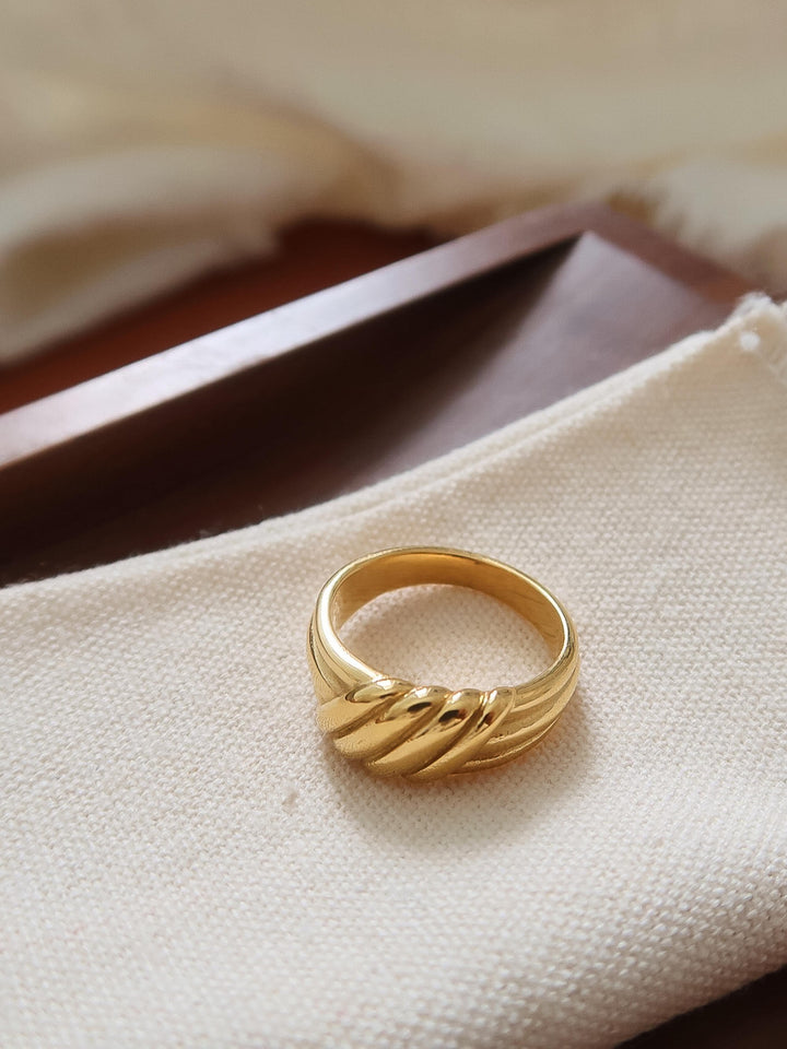 18K Gold Twisted Dome Ring
