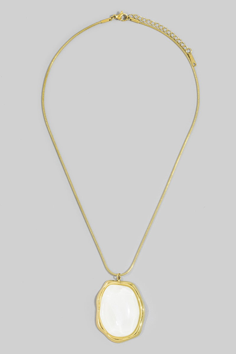 White Resin Organic Frame Oval Pendant Snake Chain Necklace Gold