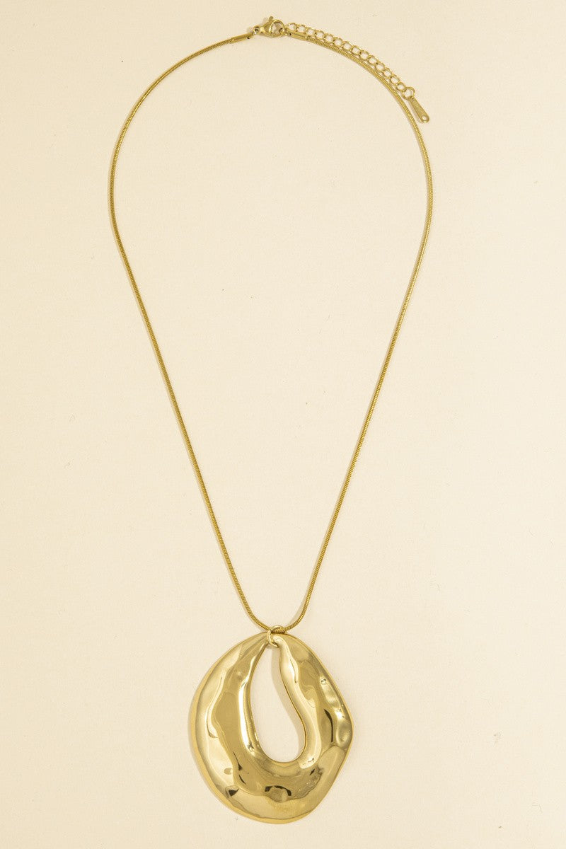 Hammered Open Oval Pendant Necklace
