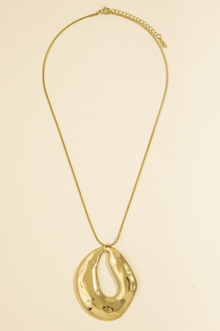 Hammered Open Oval Pendant Necklace