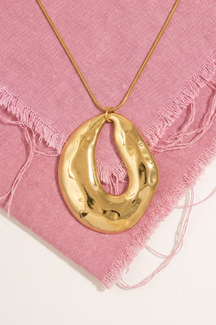 Hammered Open Oval Pendant Necklace