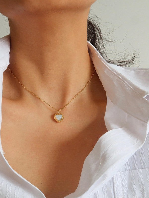 NON-TARNISH VINTAGE HEART NECKLCE