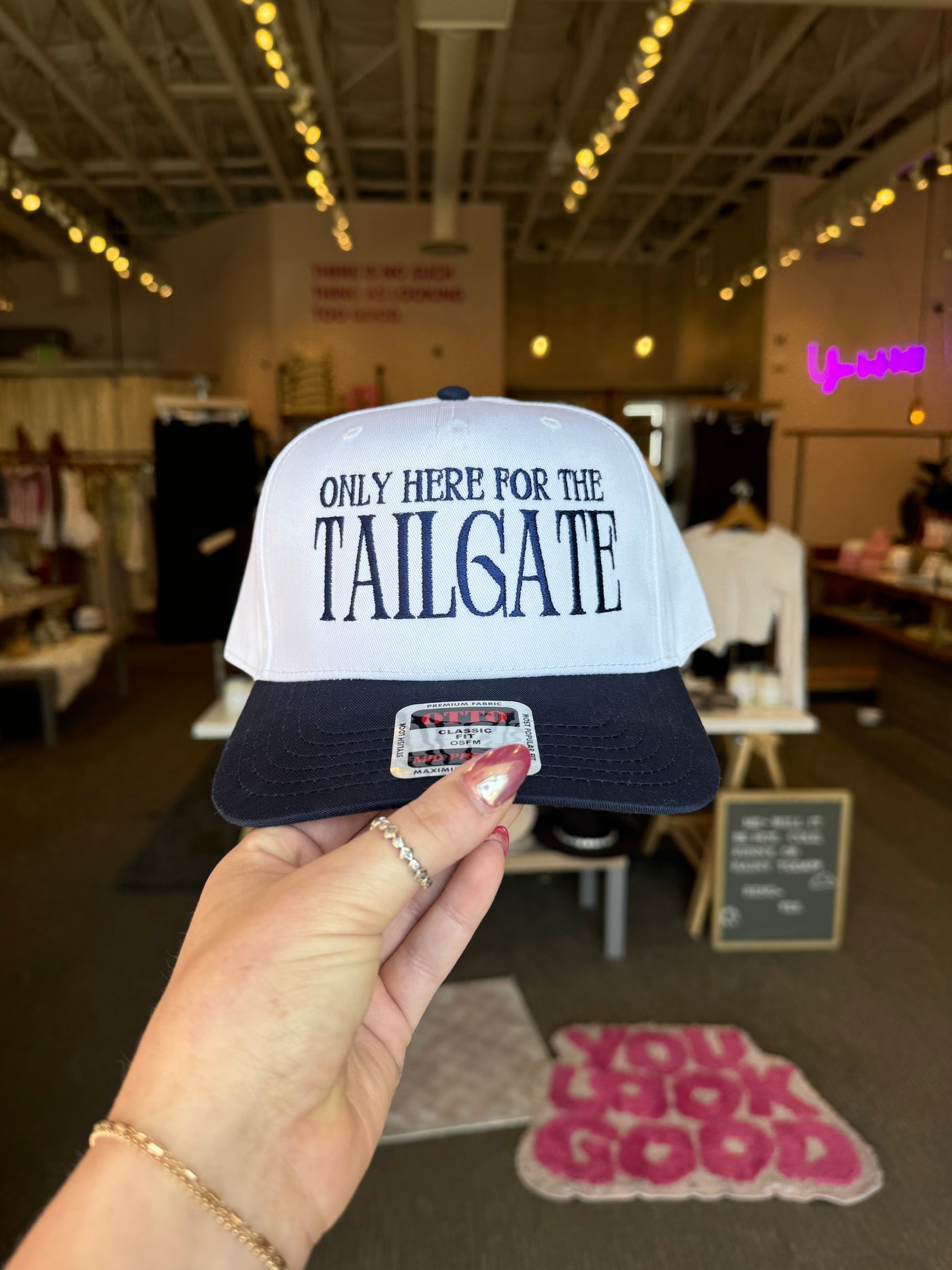 TAILGATE TRUCKER HAT