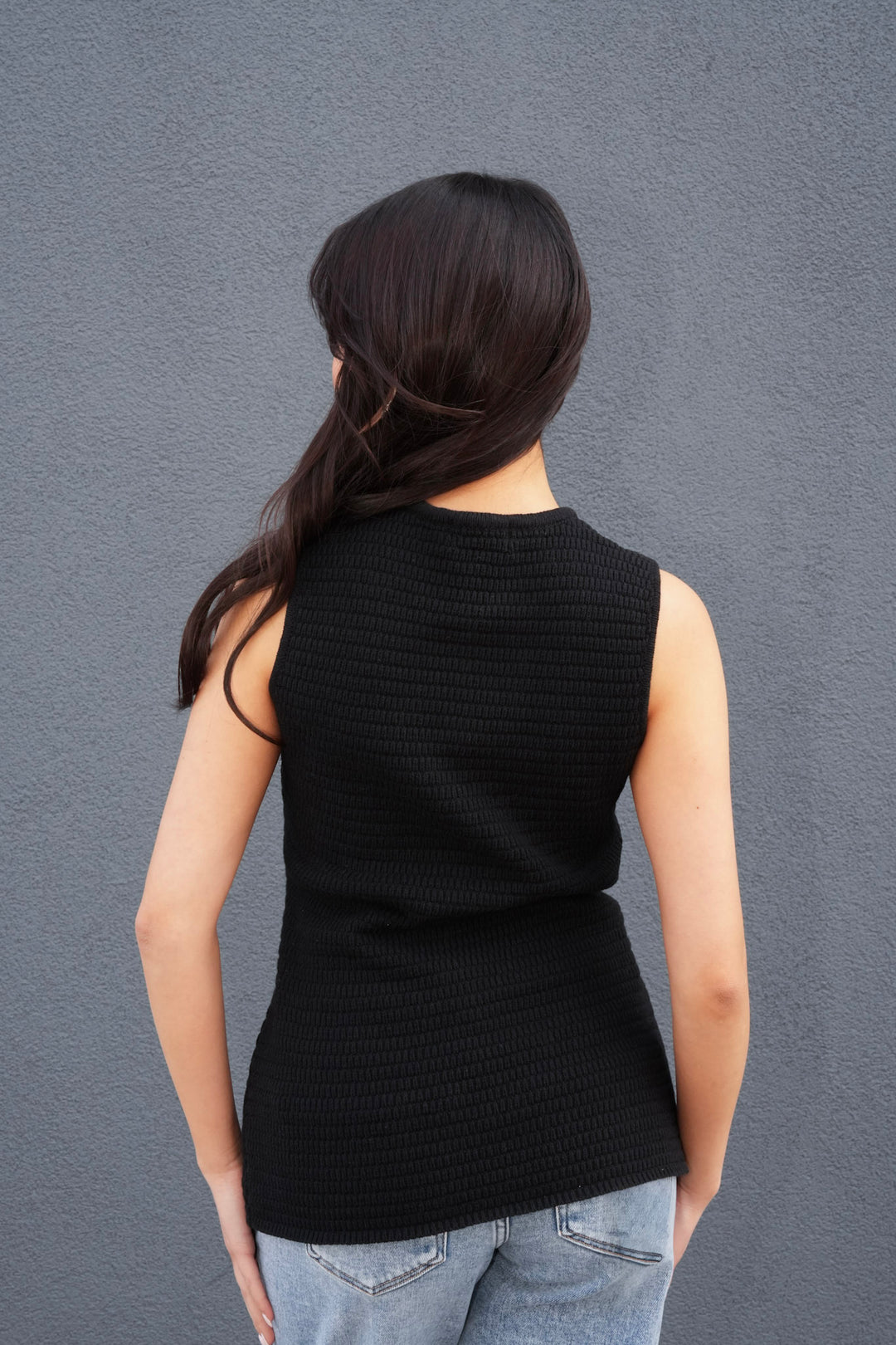 KYNDRA SLEEVELESS KNIT CARDIGAN