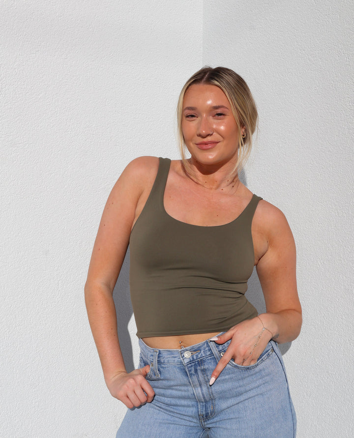 ESSENTIAL SCOOPNECK TANK