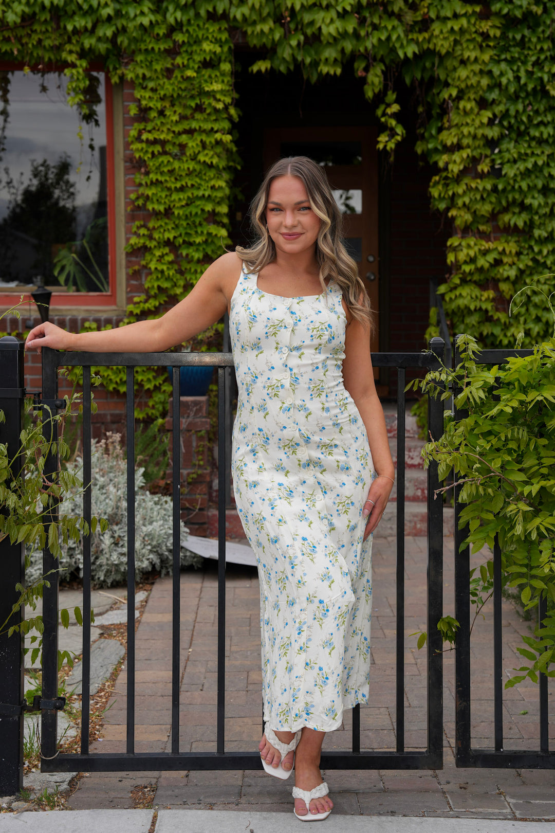 Forget-Me-Not Floral Scoop Neck Midi Dress