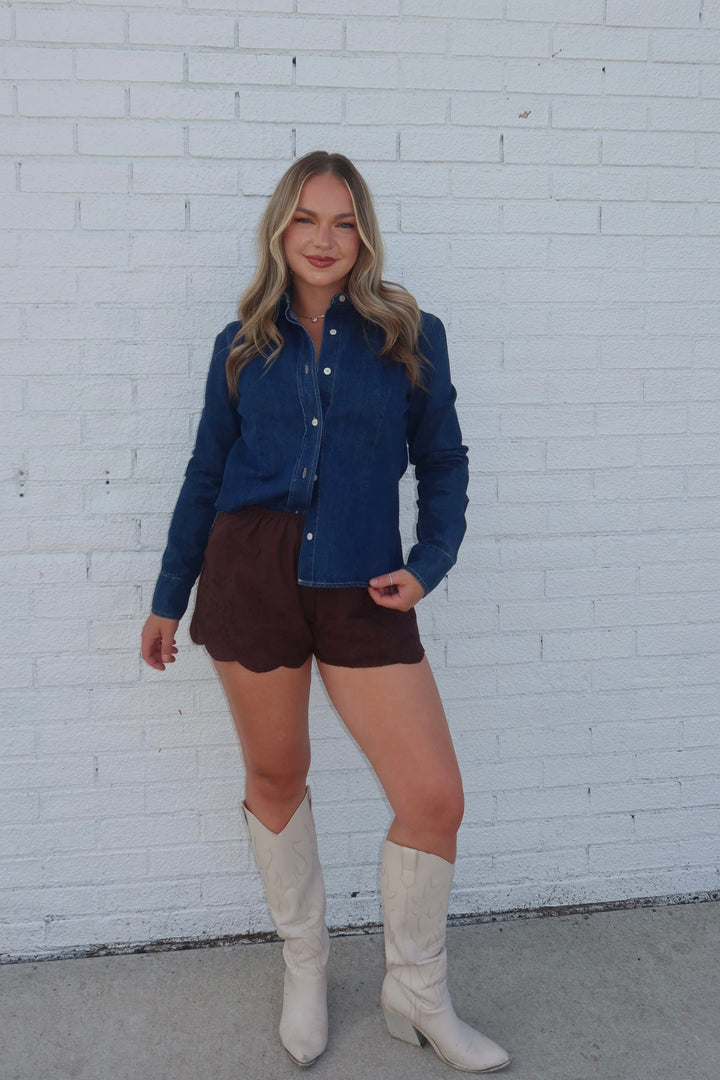 The Avenue Scallop Shorts — Brown