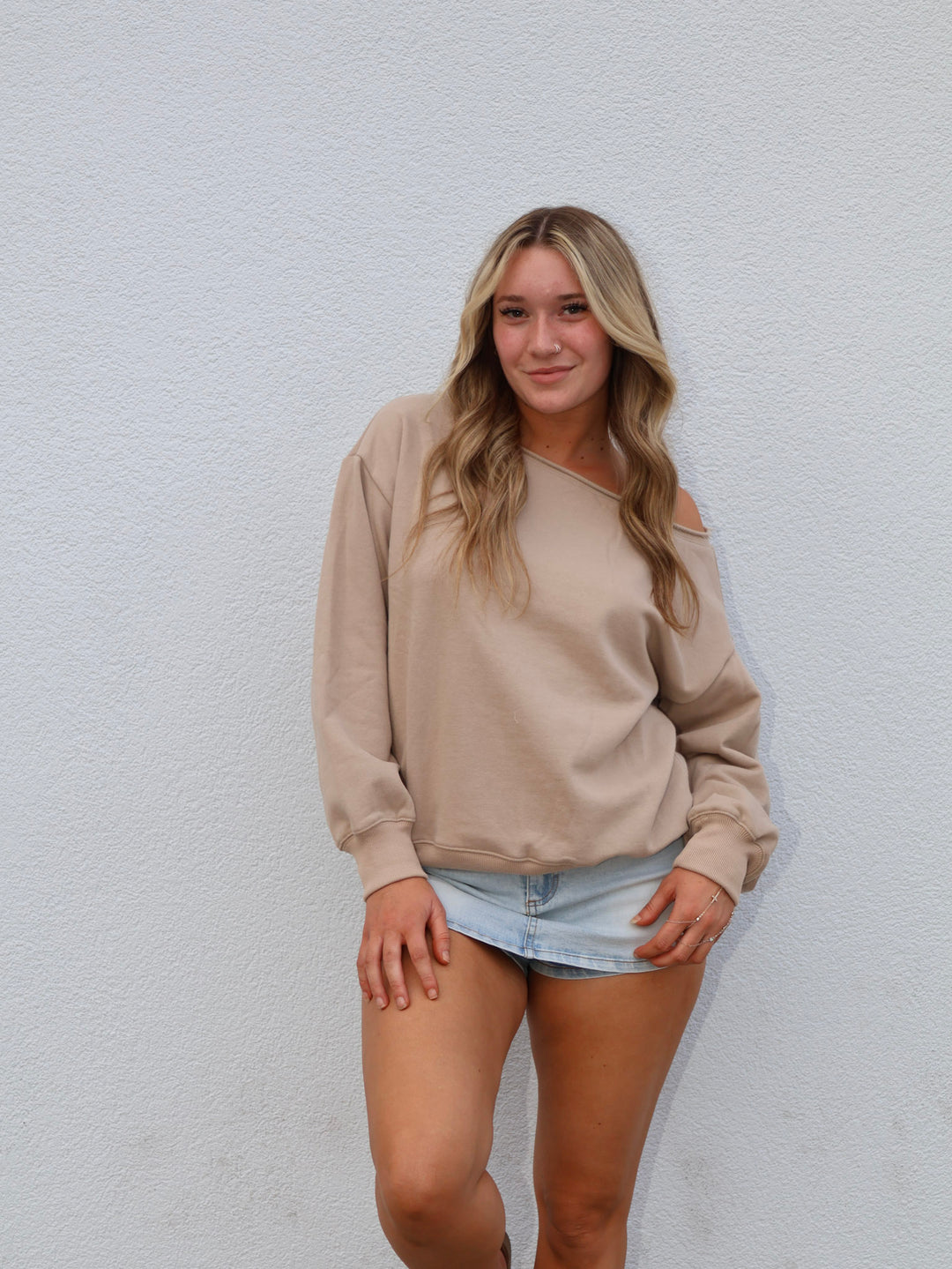 EVELYN ONE SHOULDER SWEATSHIRT