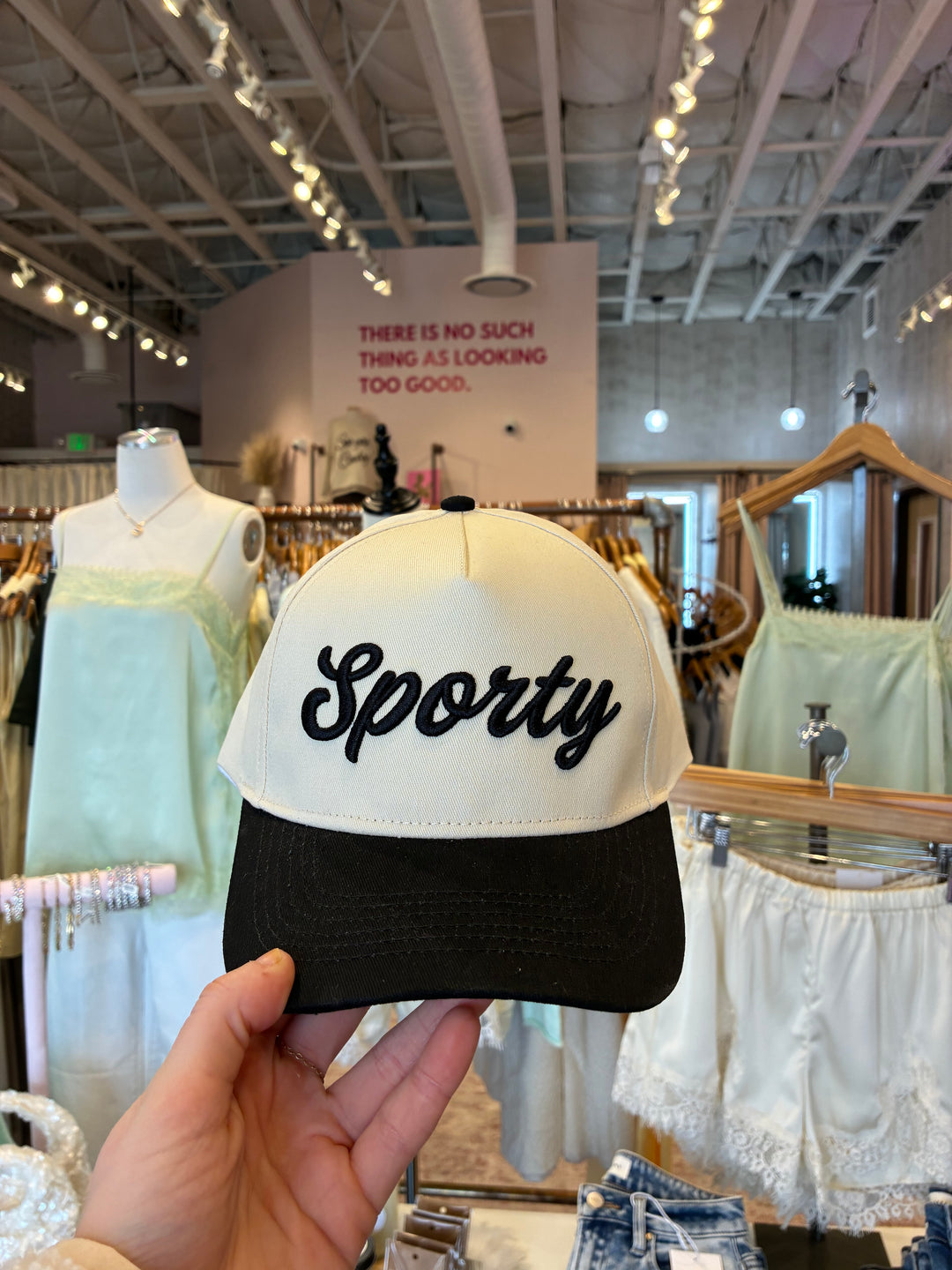 SPORTY VINTAGE TRUCKER HAT