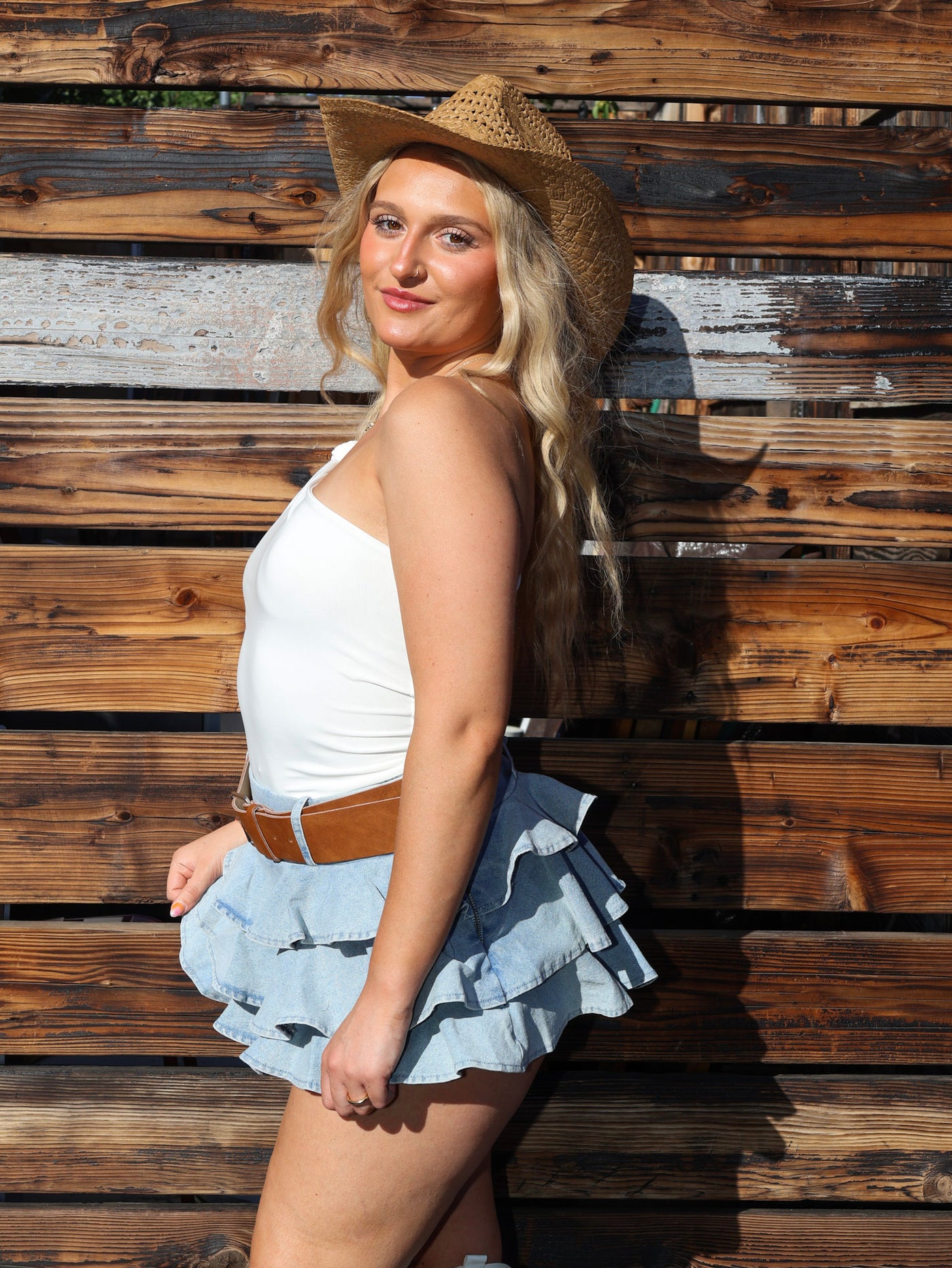 TRINITY BELTED SKORT