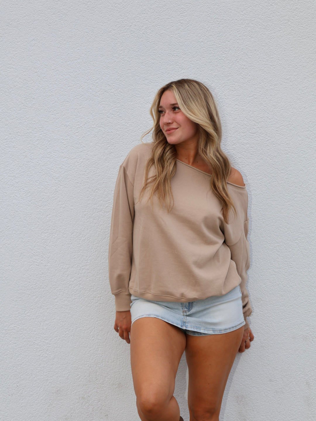 EVELYN ONE SHOULDER SWEATSHIRT
