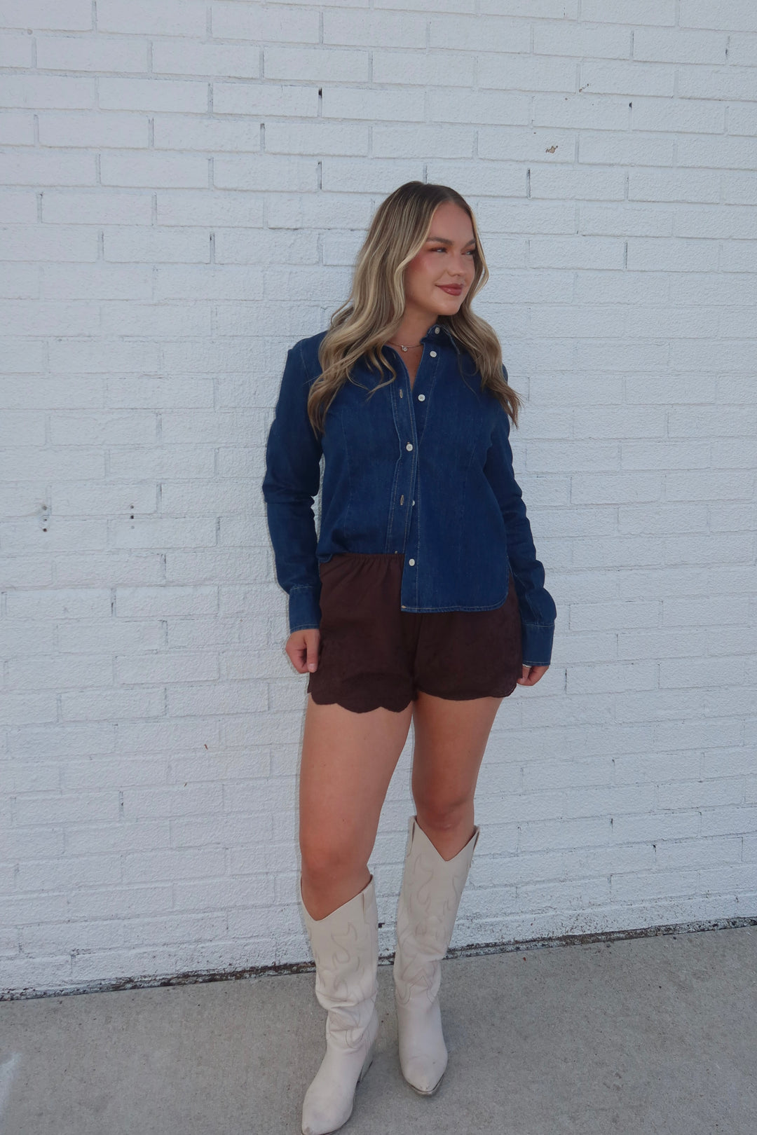 The Avenue Scallop Shorts — Brown