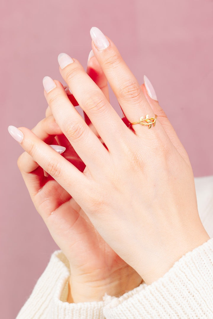 DAINTY LEAF WRAP RING
