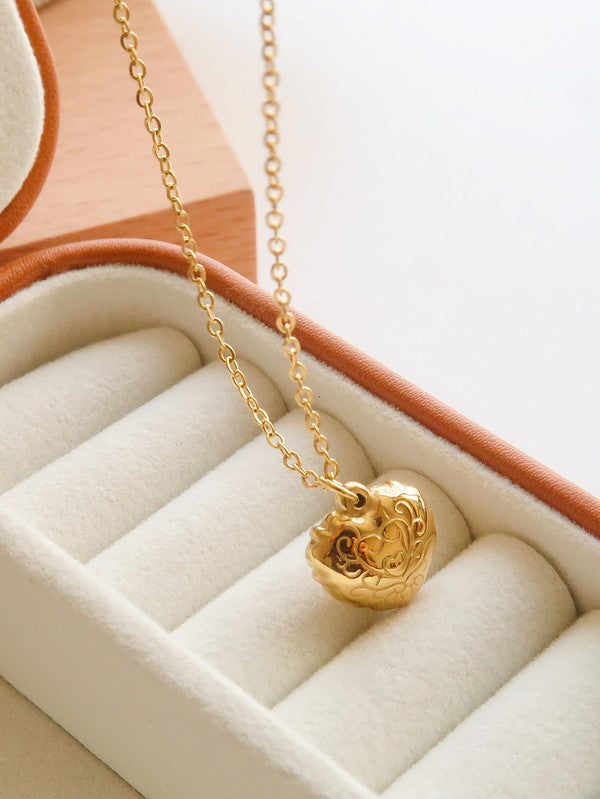 NON-TARNISH VINTAGE HEART NECKLCE