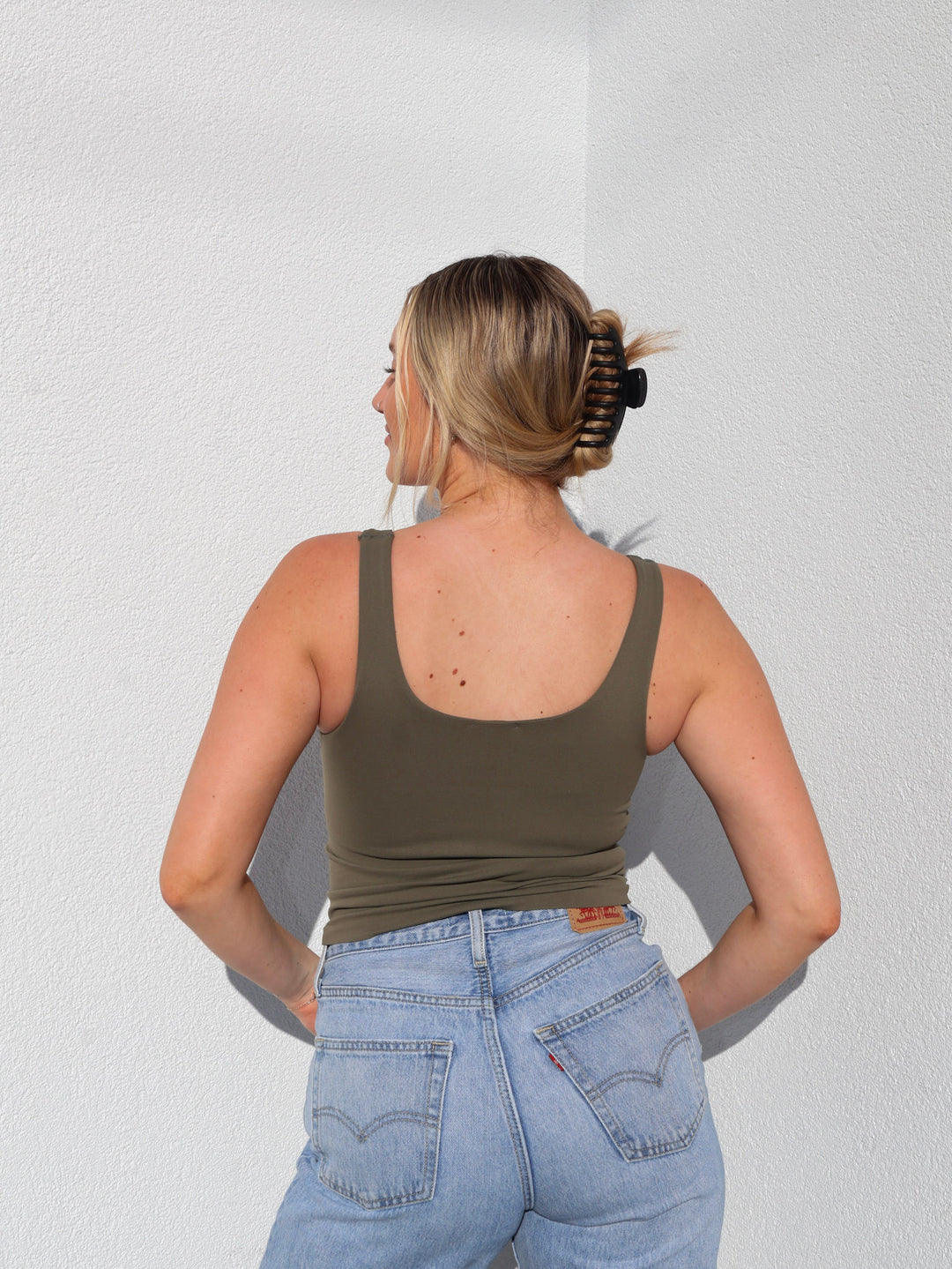 ESSENTIAL SCOOPNECK TANK