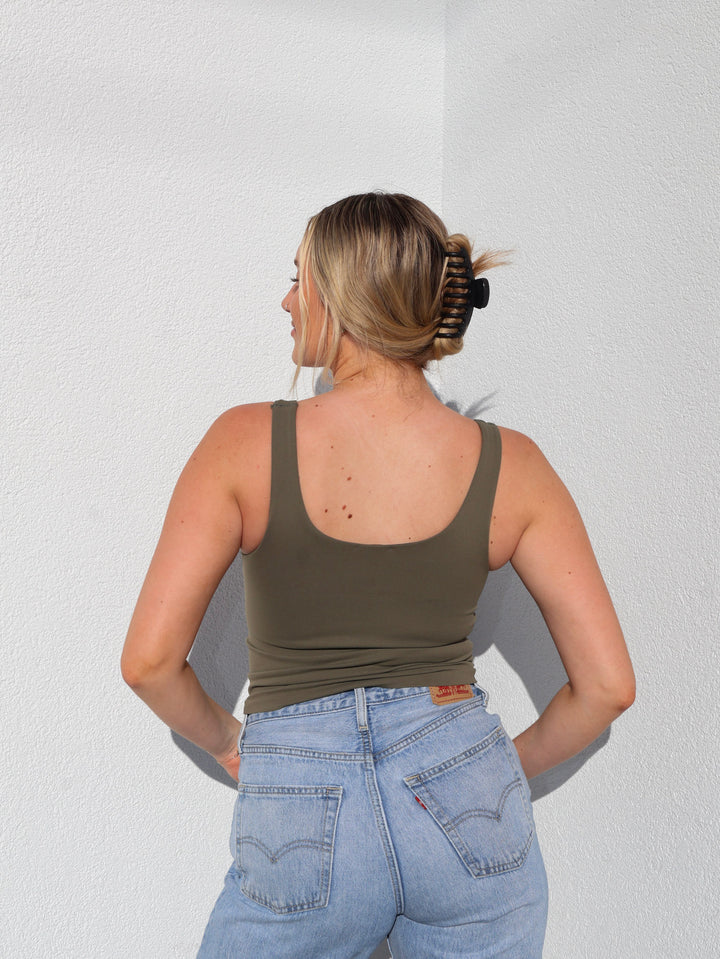 ESSENTIAL SCOOPNECK TANK