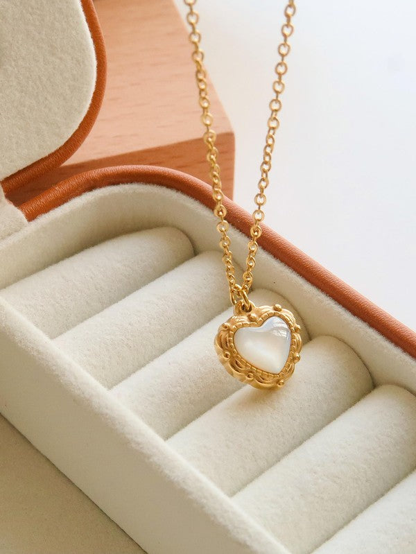NON-TARNISH VINTAGE HEART NECKLCE