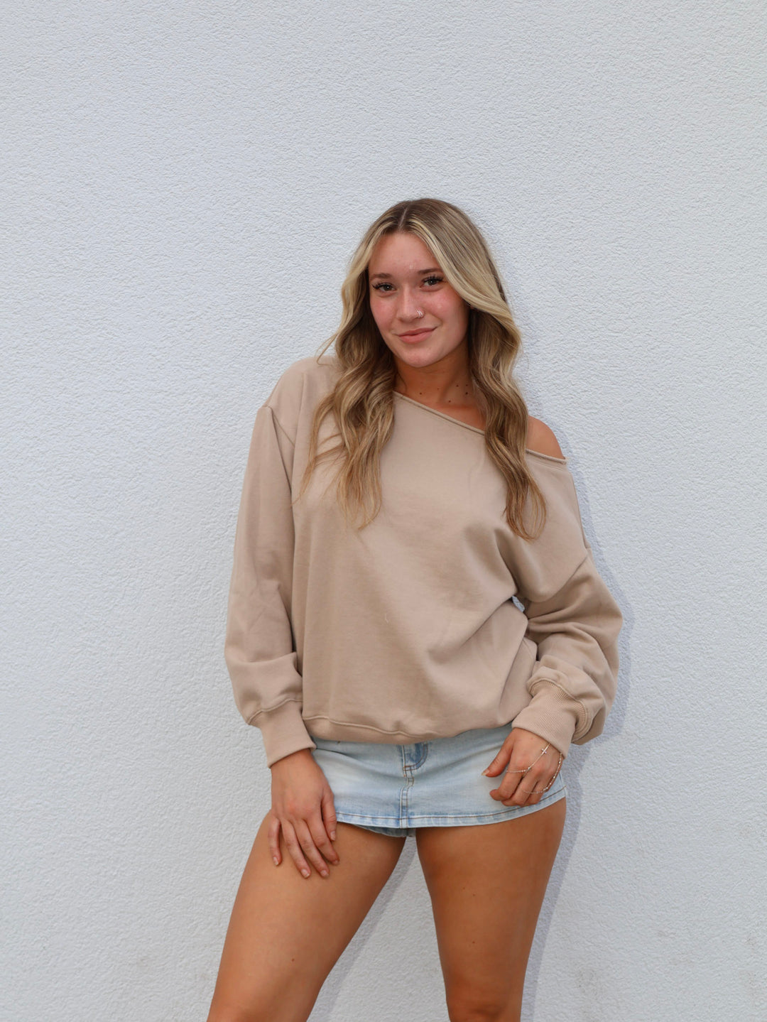 EVELYN ONE SHOULDER SWEATSHIRT