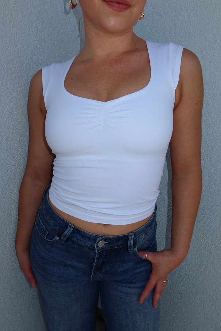 MILA CINCHED CAP SLEEVE TEE