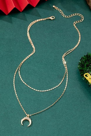 CHIC CRESCENT MOON NECKLACE