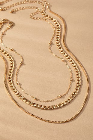 EFFORTLESSLY CHIC LAYERED NECKLACE