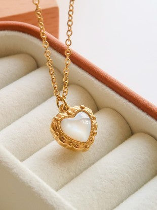 NON-TARNISH VINTAGE HEART NECKLCE